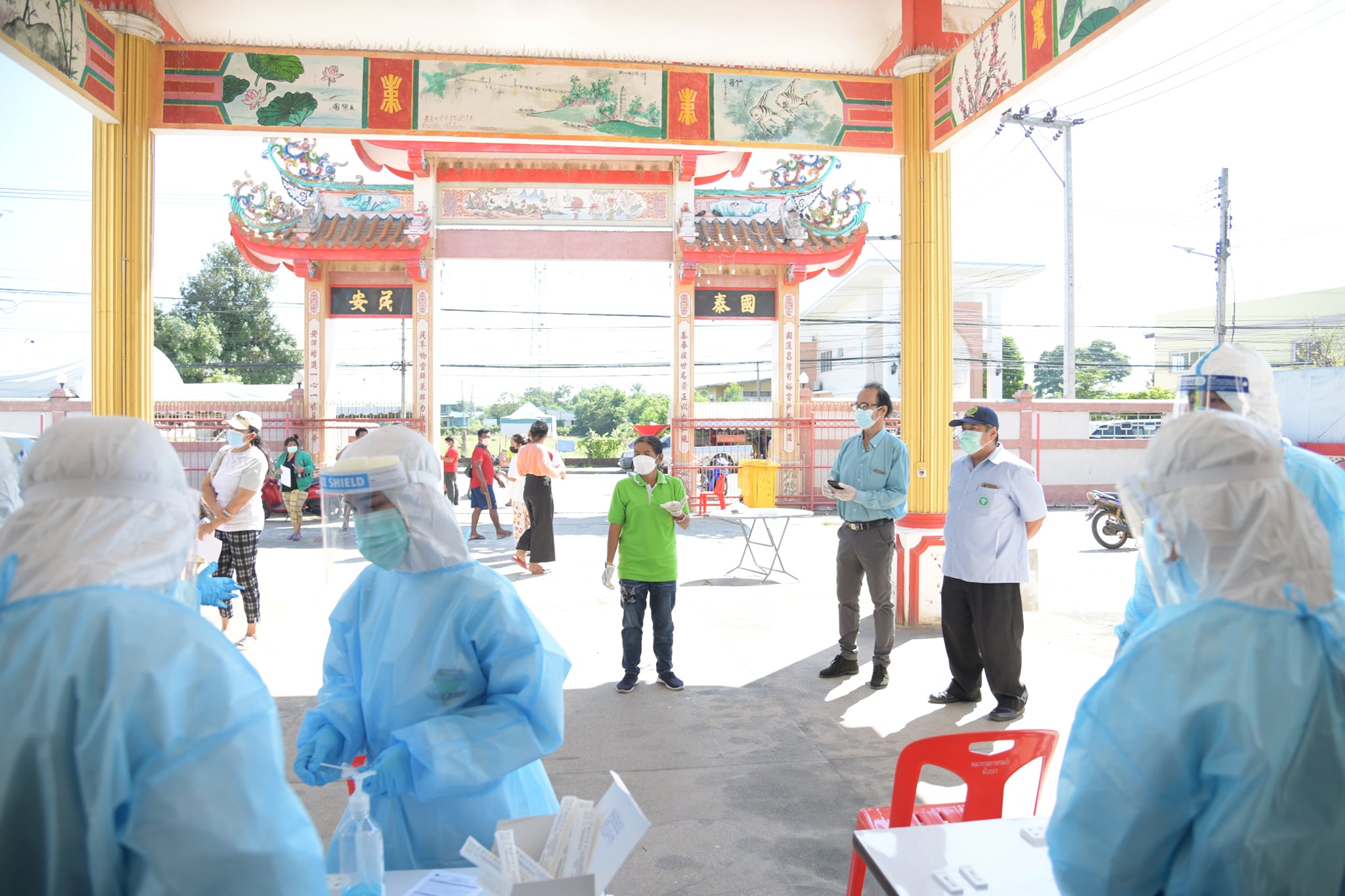 นพ.สสจ.ชัยนาท ตรวจเยี่ยมการตรวจหาเชื้อโควิด-19 เชิงรุก ในพื้นที่ อำเภอเมืองชัยนาท จังหวัดชัยนาท