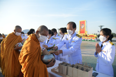 สธ.ชัยนาท ร่วมพิธีเจริญพระพุทธมนต์ ทำบุญตักบาตร ปล่อยปลา-ปล่อยสัตว์  เพื่อถวายแด่ "เจ้าฟ้าพัชรกิติยาภาฯ" ให้ทรงหายจากพระอาการประชวร