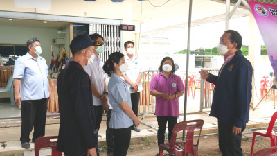 รมต.ประจำสำนักนายกรัฐมนตรี ตรวจเยี่ยมโรงพยาบาลสนามและศูนย์พักคอยผู้ป่วยโควิด-19 จังหวัดชัยนาท