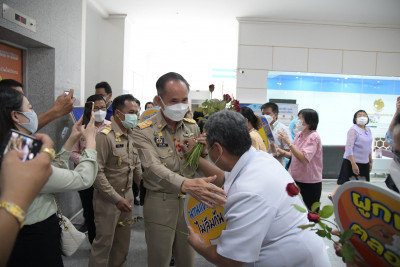 นพ.สสจ.ชัยนาท ร่วมกษิณาลัย แด่ นายสมบูรณ์  ศิริเวช ผู้ว่าราชการจังหวัดชัยนาท ในโอกาส เกษียณอายุราชการ ในวันที่ 1 ตุลาคม 2564