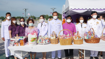 รอง นพ.สสจ.ชัยนาท ร่วมพิธีทำบุญตักบาตรถวายพระราชกุศล เนื่องในโอกาสวันเฉลิมพระชนมพรรษา  สมเด็จพระนางเจ้าสุทิดา พัชรสุธาพิมลลักษณ พระบรมราชินี 3 มิถุนายน 2565